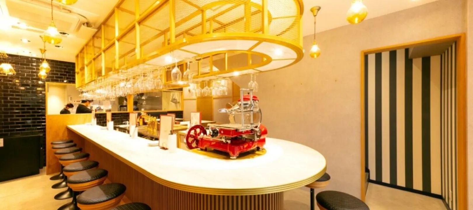 フレンチ酒場GOLD 大阪梅田店 メインビジュアル